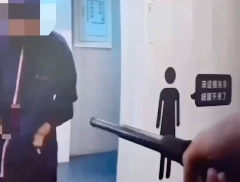 捷運巡邏警網主動發現攔查制止。(圖／記者李健興 翻攝）