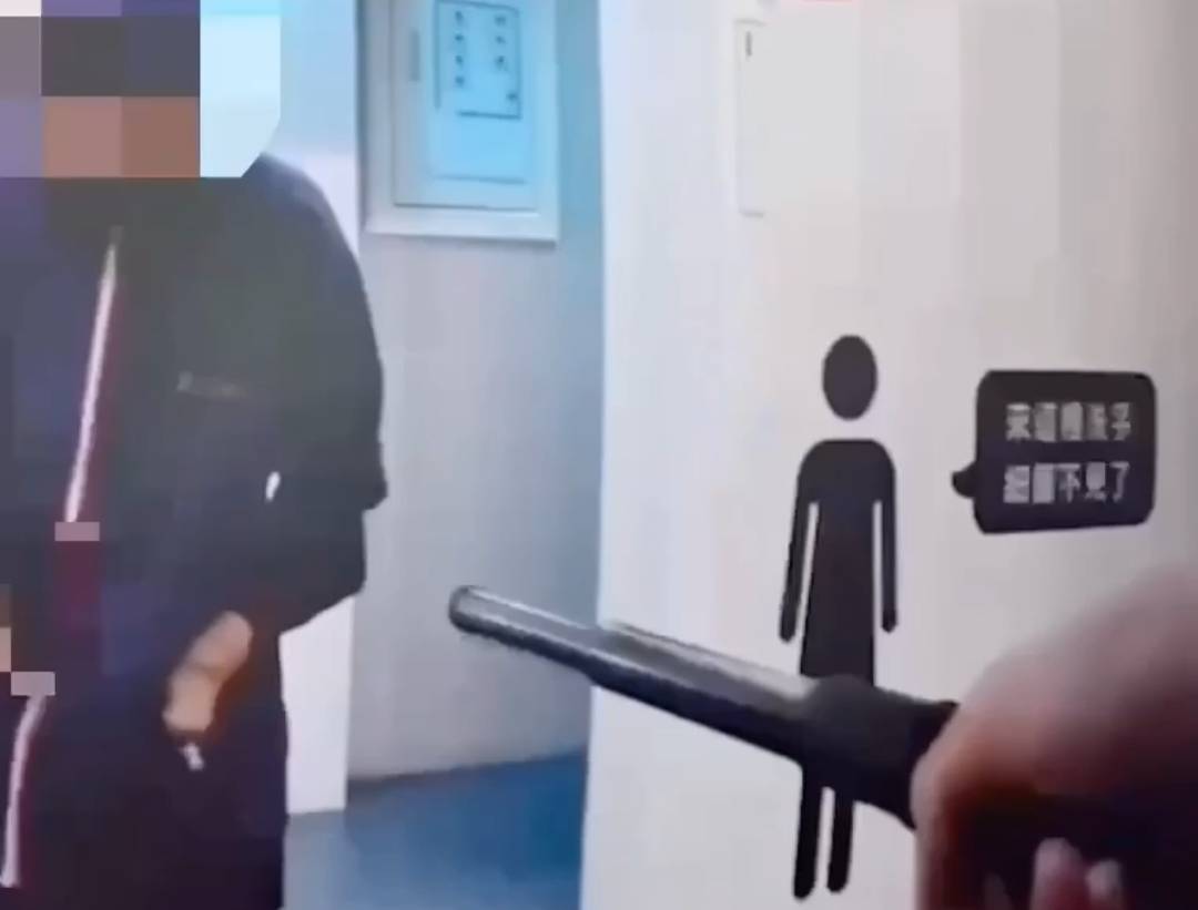 捷運巡邏警網主動發現攔查制止。(圖/記者李健興 翻攝)