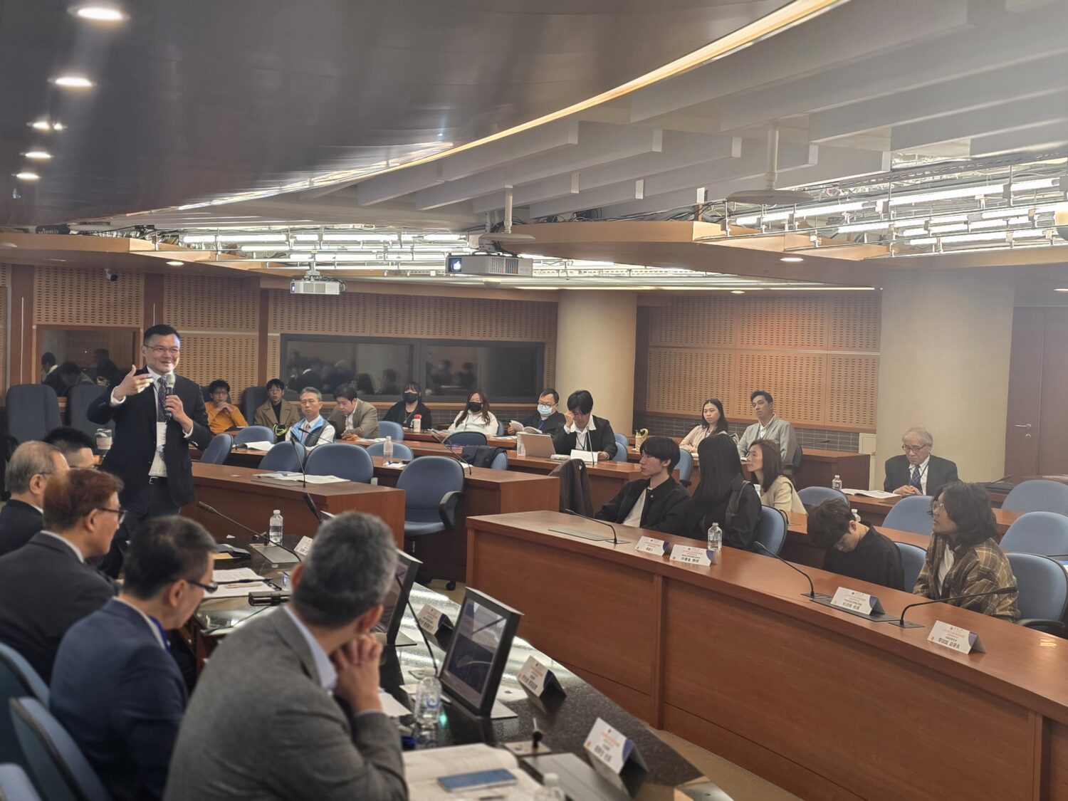 與會者熱烈參與討論。(圖/記者 趙靜姸攝)