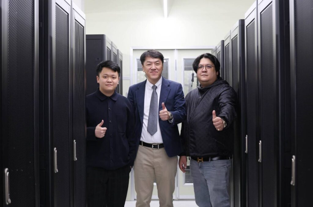 左起-KONST康斯特執行長蔡明志、德晉科技董事長湯棋同、董事王凱平，出席中和AI算力中心建置儀式。(圖/德晉科技 提供)