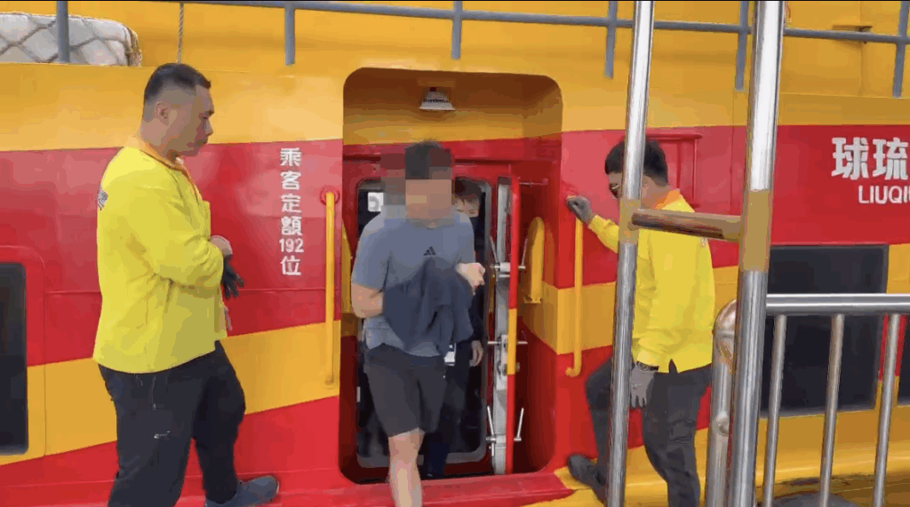 犯嫌由小琉球返回台灣下船。(圖／記者薛秀蓮 翻攝)
