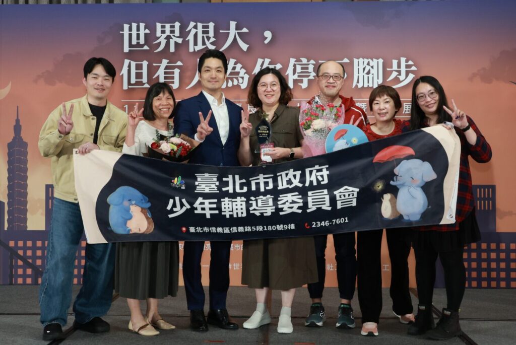 台北市長蔣萬安出席「115年度台北市優良社工人員表揚暨攝影展」。(圖／臺北市政府社會局）