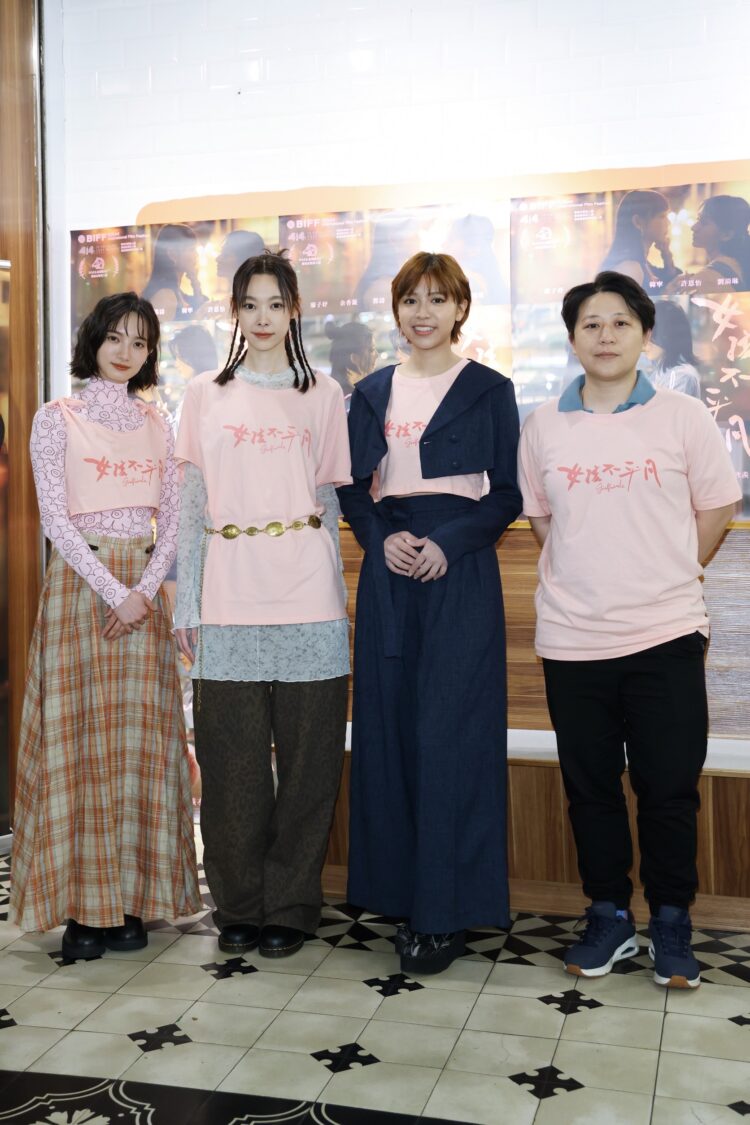 導演徐欣羨（右一）台灣演員韓寧（左一）陳孟琪（右二）及澳門新秀劉漪琳（左二）為電影「女孩不平凡」展開宣傳工作。(圖/東哥 攝）