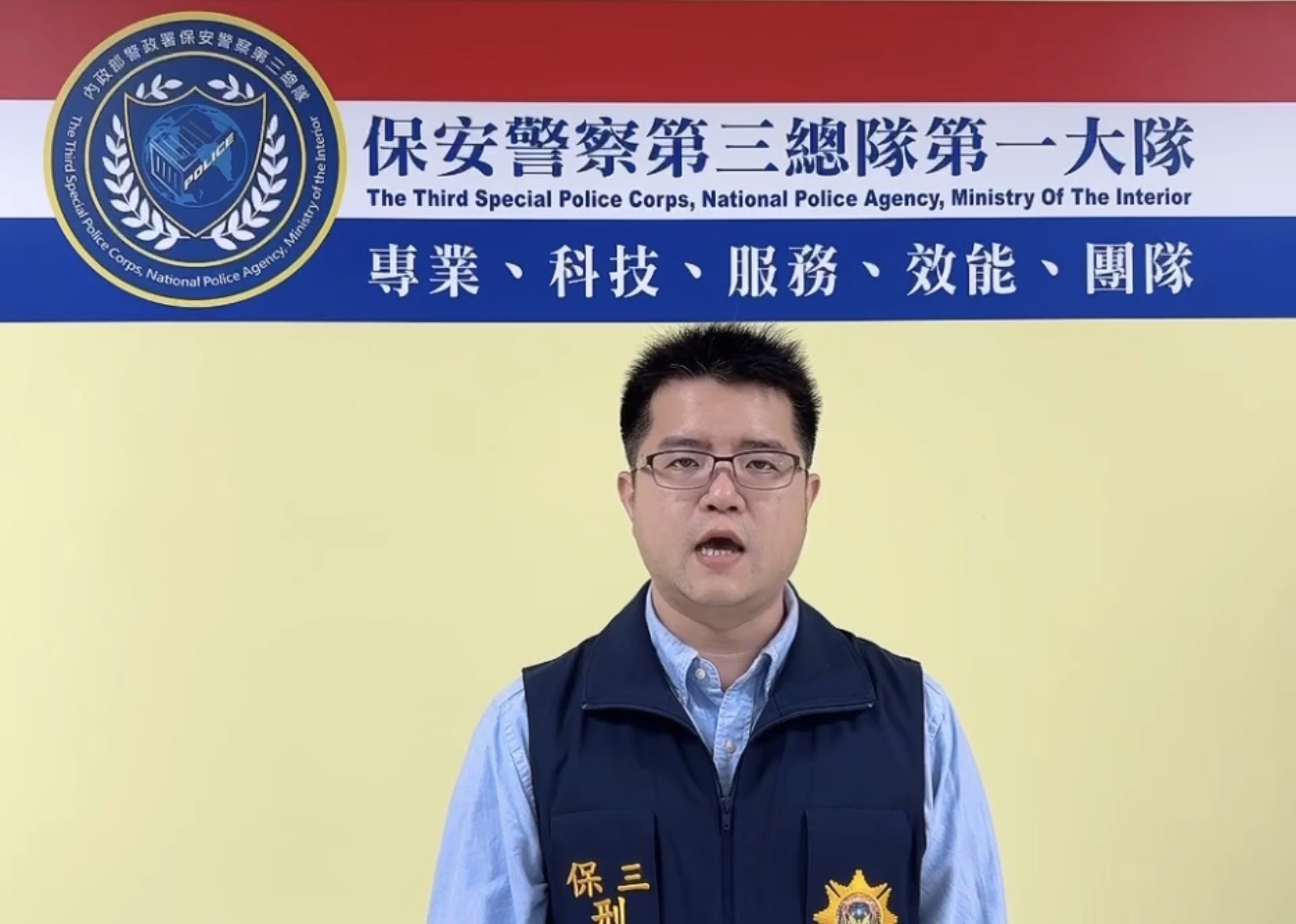 保三總隊第一大隊基隆分隊隊長楊定曄說明案情。(記者徐煜勝翻攝)