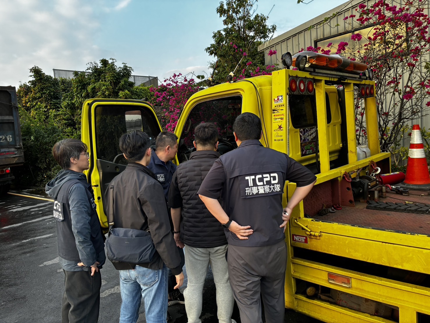 警方扣押拖吊車。（記者徐煜勝翻攝）