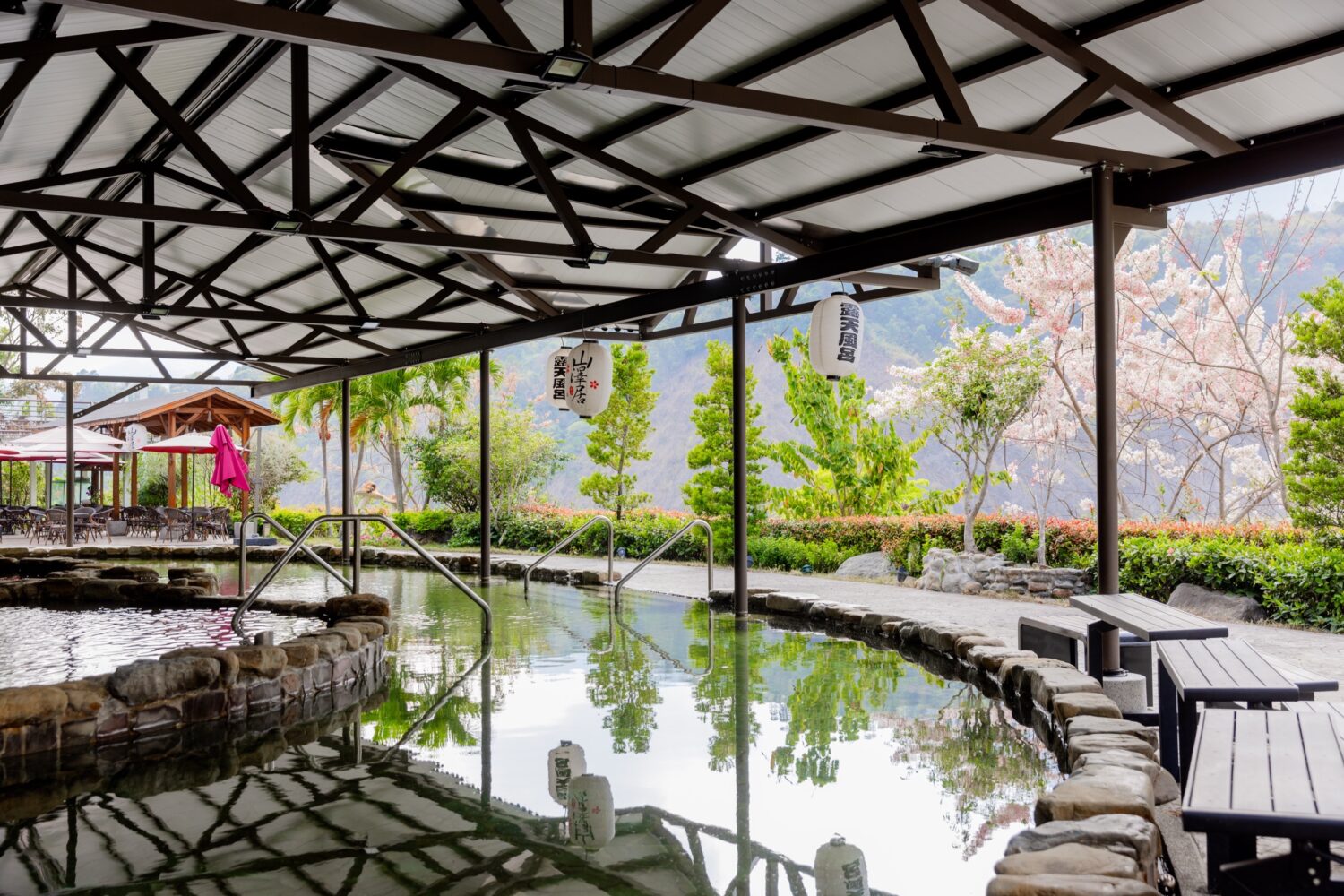 「山城慢慢暖」走進寶來不老   泡一池青春好湯