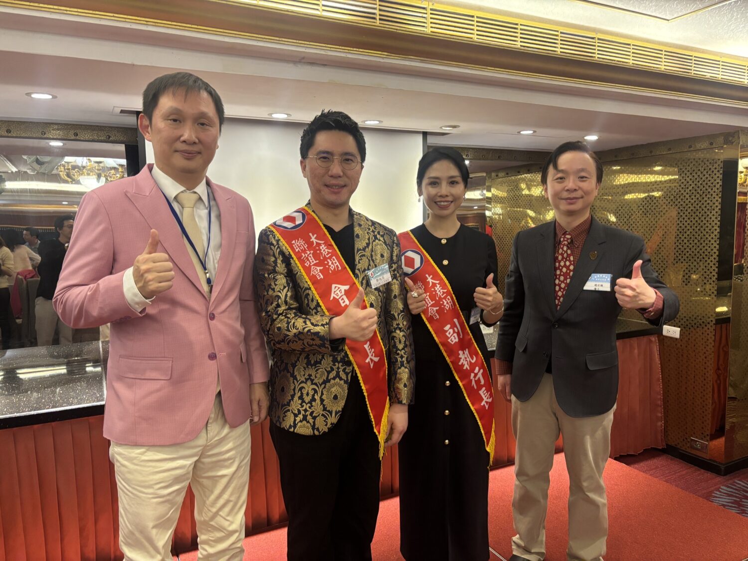 工商建設研究會大港湖聯誼會成員合影。左二為現任會長鄭旭高。該會匯聚超過 450 位企業領袖與二三代接班人，共同推動區域資源整合與技術轉型。（圖／記者 陳蒂蒂攝）