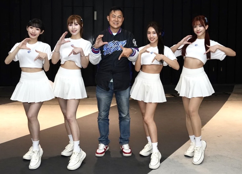 許立丕向市府爭取於北藝戶外廣場舉辦的WBC直播派對吸引大批民眾到場。(士林分局提供)