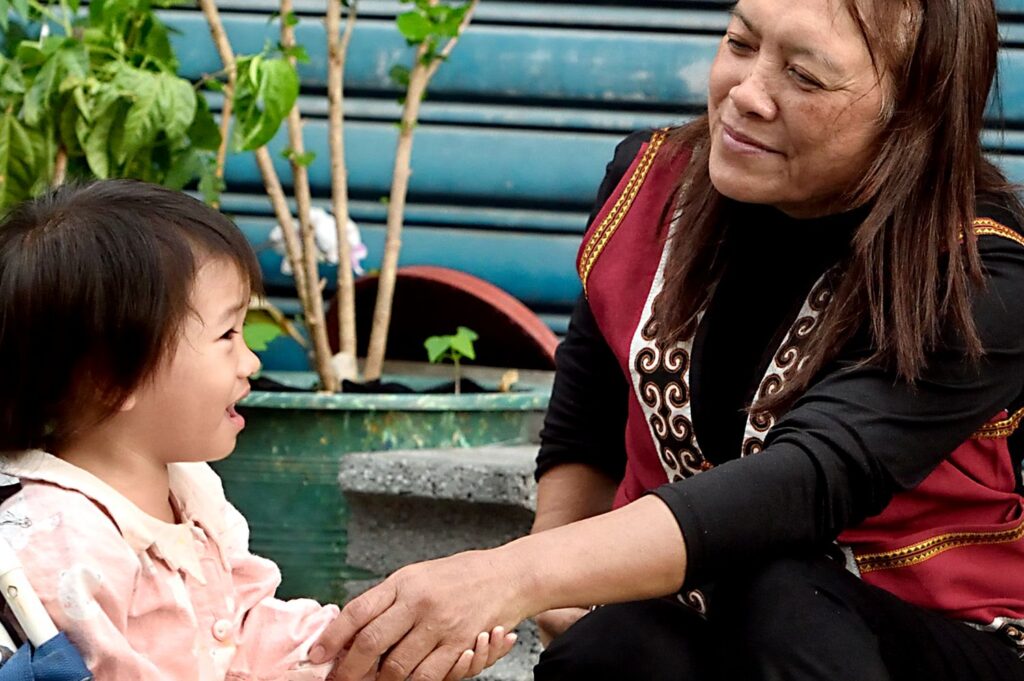 介惠基金會推動「愛相挺」計畫，讓偏鄉女性能陪伴在孩子身邊。（圖／介惠社會福利慈善基金會 提供）
