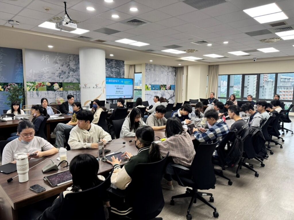 IFRS永續揭露黃金三角確立 會研基金會:「溫室氣體盤查」為減碳轉型首要關鍵 3.「永續關鍵解析1.0」研討會,線上及現場共計近330位學員參與,聚焦IFRS永續揭露三大核心主題—溫室氣體排放、轉型計畫與預期財務影響。(圖/會研基金會提供)