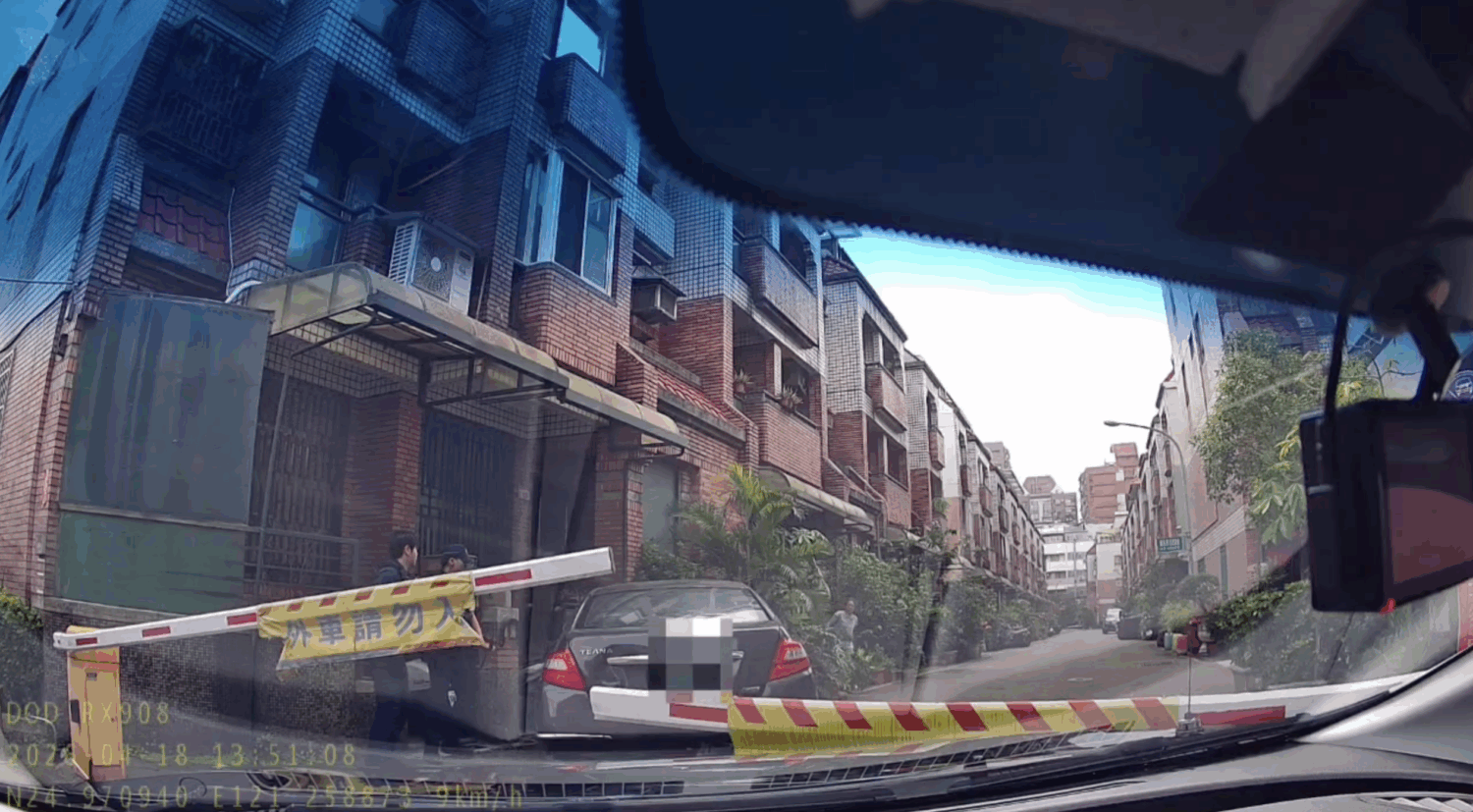 鷹眼巡邏一眼識破 保大追車破窗逮毒駕起獲多項毒品 鷹眼巡邏一眼識破 保大追車破窗逮毒駕起獲多項毒品