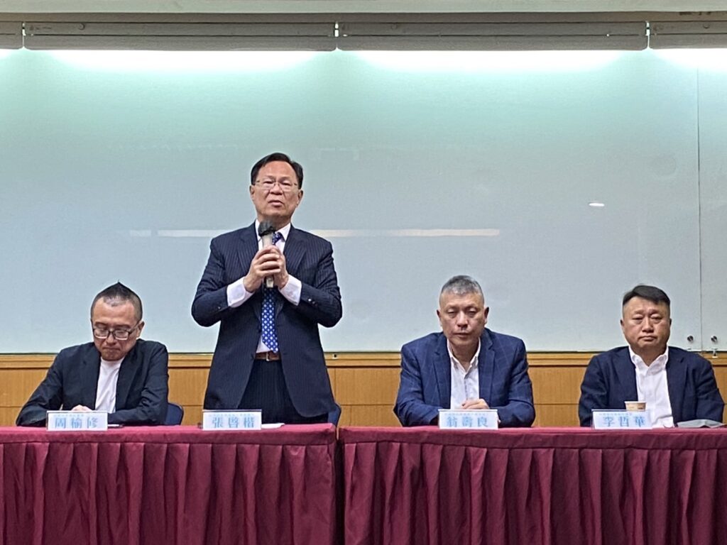 民眾黨嘉義市長參選人張啓楷將代表藍白陣營投入2026年嘉義市長選舉，對決民進黨提名人王美惠。(記者 包克明攝)