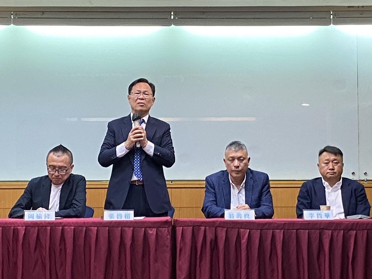 民眾黨嘉義市長參選人張啓楷將代表藍白陣營投入2026年嘉義市長選舉，對決民進黨提名人王美惠。(記者 包克明攝)