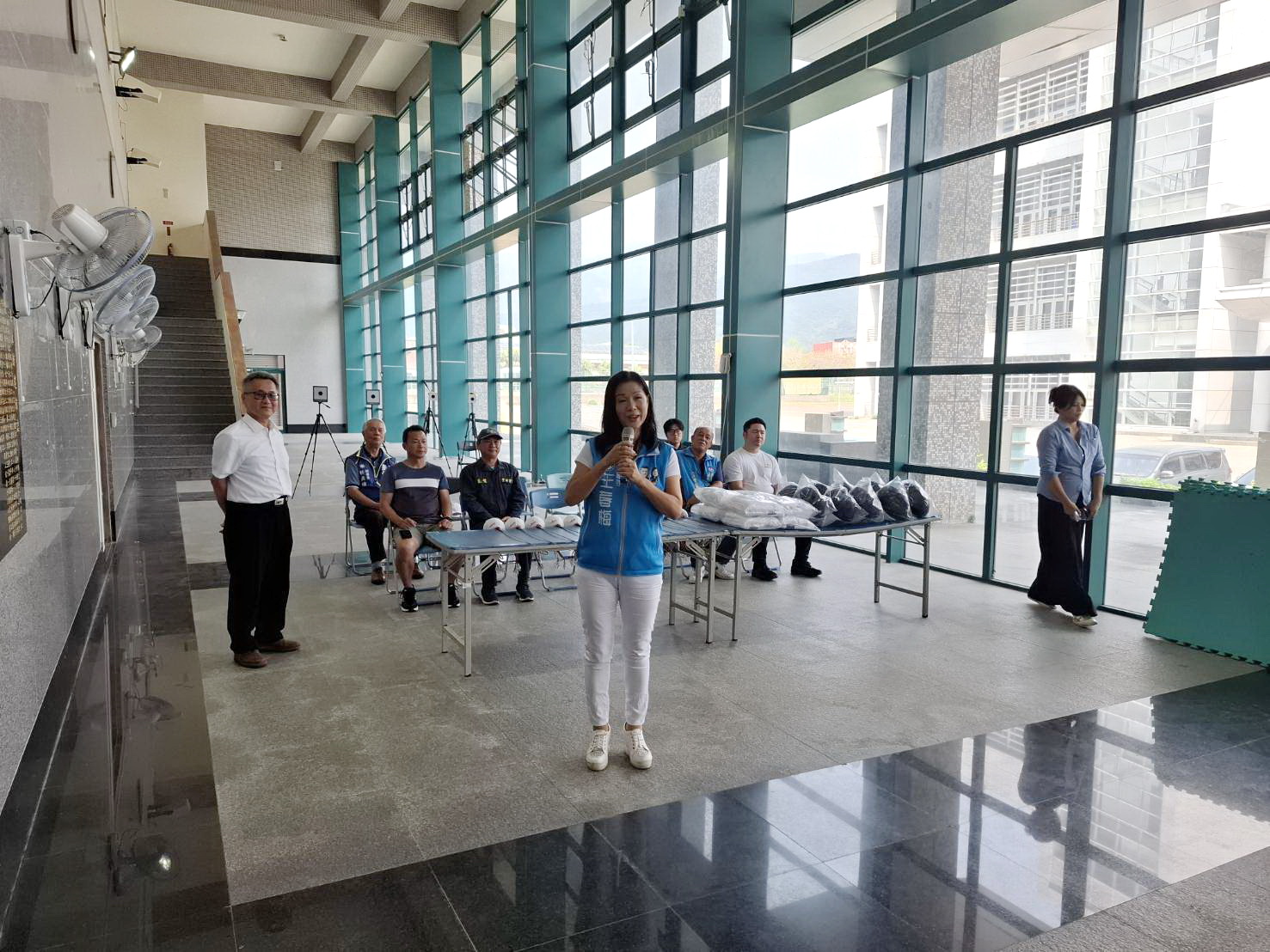 王春梅指出,未來只要台東校園有需要,將持續媒合企業社會資源投入教育與體育環境,讓師生獲得更完善的支持與照顧。(圖/記者翻攝)