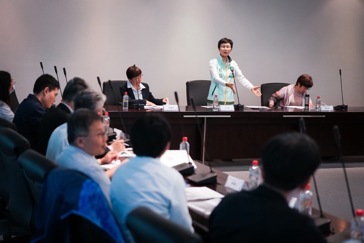 林岱樺表示,高鐵作為國內重要交通命脈,通訊品質不應因高速行駛或長隧道路段而出現中斷情形。(圖/林岱樺國會辦公室)