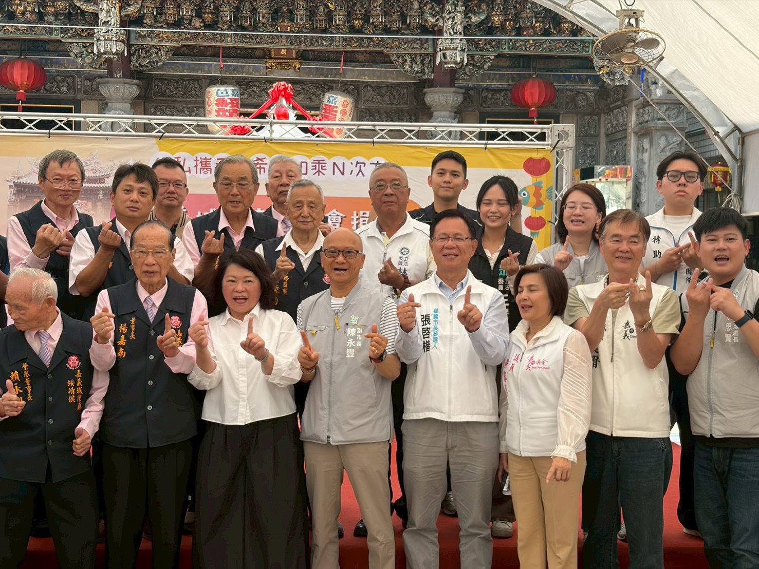 張啟楷表示，他對於嘉義市政府推動的「希望N次方」青少年築夢專案計畫很有感，所以今天排除一些活動趕到城隍廟，對主辦的市政府和捐助公益的城隍廟致上最高敬意。(記者翻攝)