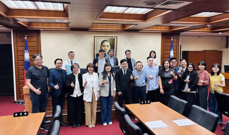 葛如鈞委員辦公室今日在中興大樓102會議室召開勿讓產學合作美意打折，籲請主管機關協助釐清真相」記者會。(圖／葛如鈞國會辦公室)