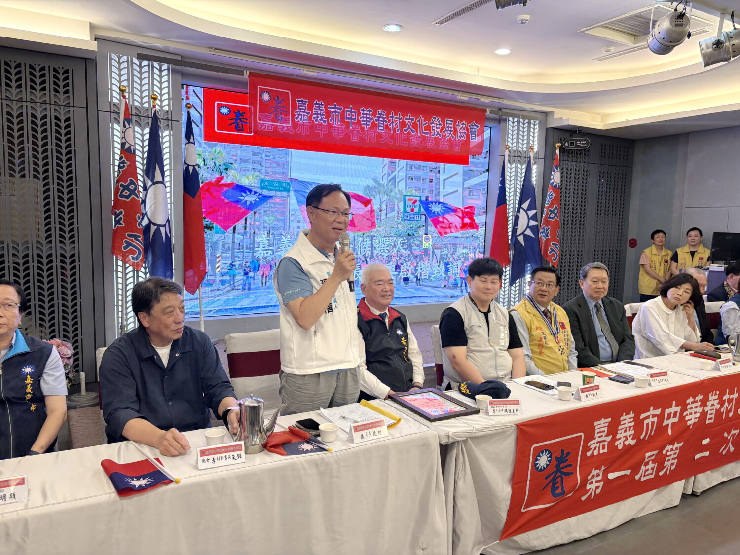 張啓楷指出，自己擔任立委任內，受到許多眷村長輩照顧與鼓勵，也因此更加體會眷村文化所代表的責任感、家國情懷與穩定力量。(圖／民眾黨嘉義黨部)