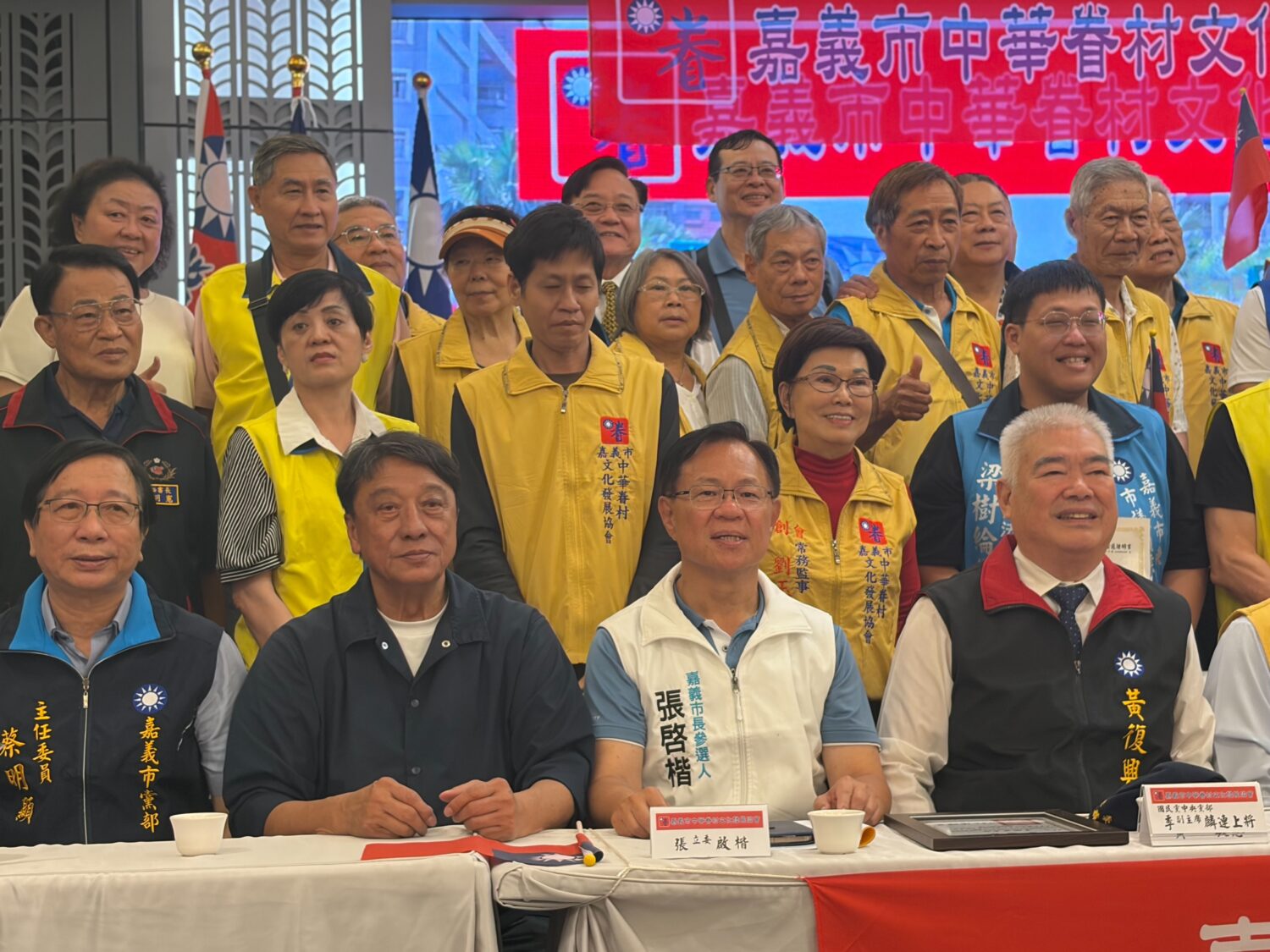 近悅遠來！藍白合共推的嘉義市長參選人張啓楷展現超高人氣。(圖／民眾黨嘉義黨部)