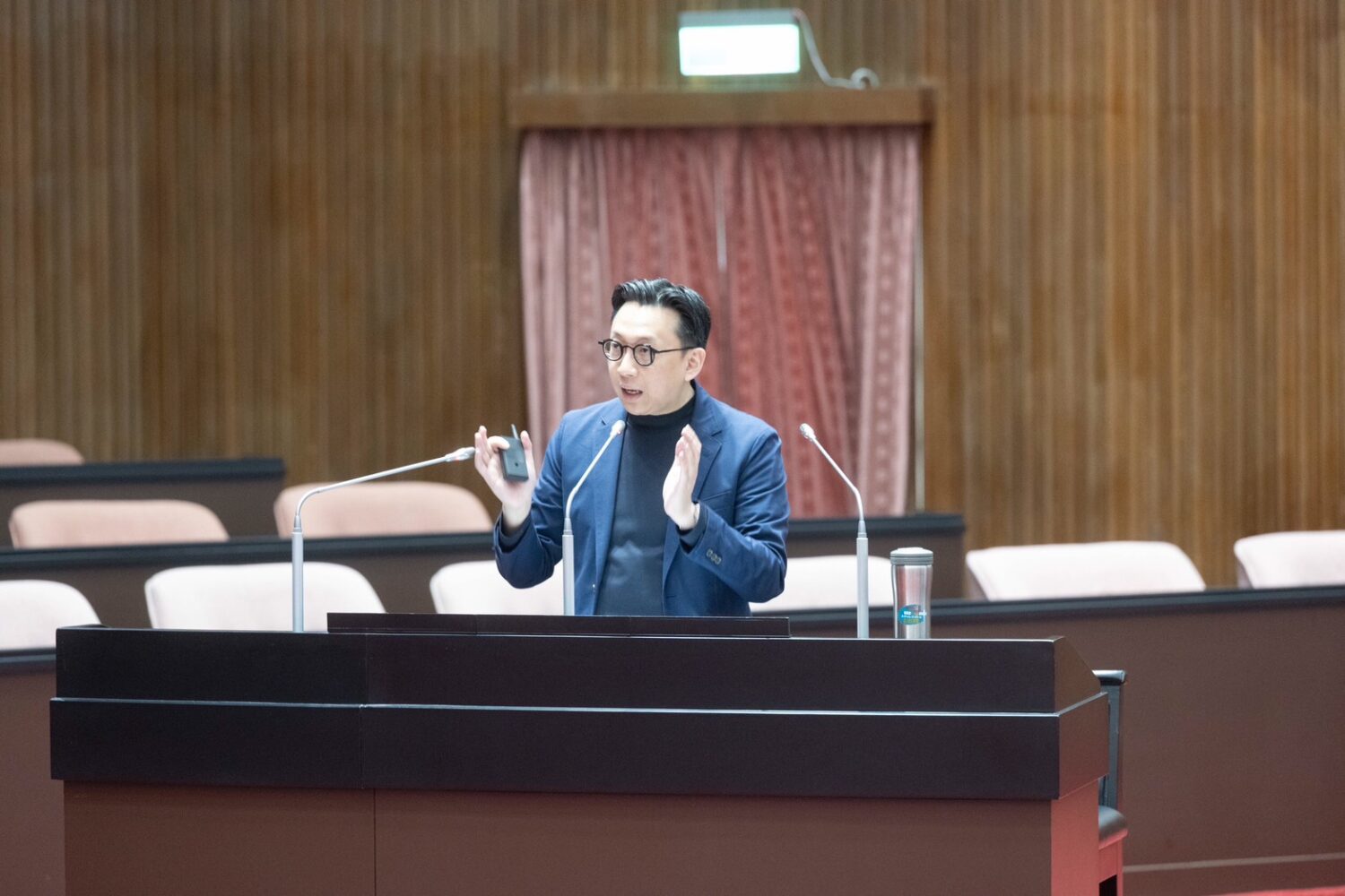 加速推動「虛擬資產專法」！葛如鈞籲打造亞洲資產中心　卓榮泰：1個月提報告