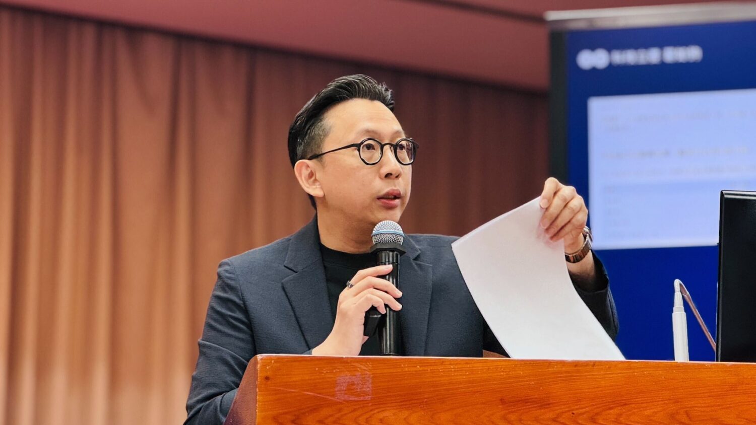 葛如鈞質詢時強調，主權 AI 不是口號，而是算力、語料、模型與制度的整體戰略。(圖／葛如鈞國會辦公室)