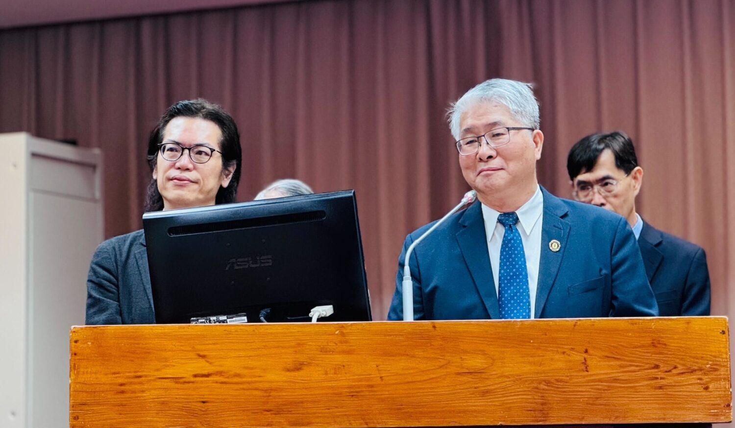 國科會副主委陳炳宇、中研院副院長彭信坤出席備詢。(圖／葛如鈞國會辦公室)