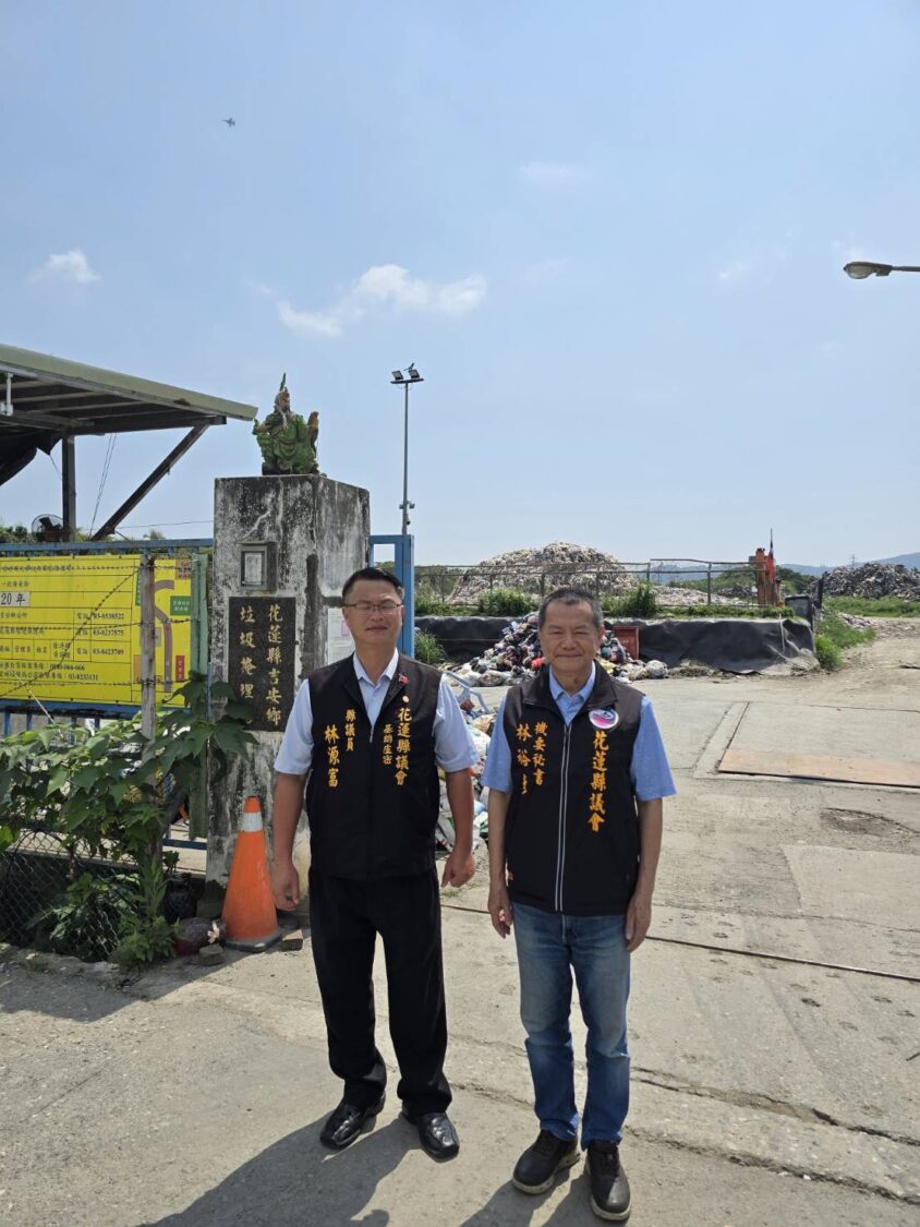 張峻於昨（12）日指派縣議會機要秘書林裕彥（右)陪同林源富議員前往吉安鄉垃圾掩埋場會勘。（圖／記者 趙靜姸翻攝）