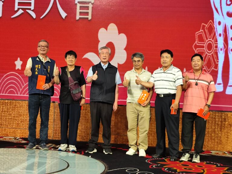 中華民國退休警察人員協會總會長黃啟澤（左三）及貴賓大合照。（圖／記者 趙靜姸翻攝）