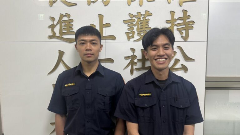萬花分局龍山派出所警員黃子睿（右）、高王廷（左）。（圖／記者 趙靜姸翻攝）