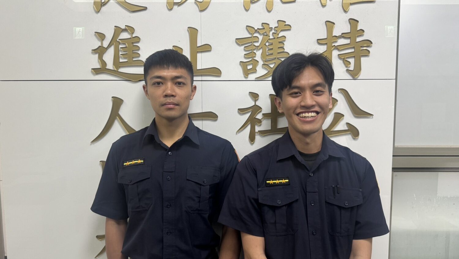 萬花分局龍山派出所警員黃子睿（右）、高王廷（左）。（圖／記者 趙靜姸翻攝）