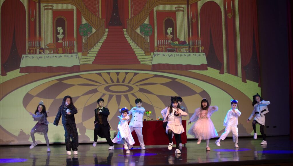 由佳音英語劇團傾力打造的年度鉅獻《Cinderella灰姑娘》，今日於台北盛大首演。(圖／佳音英語劇團提供 )