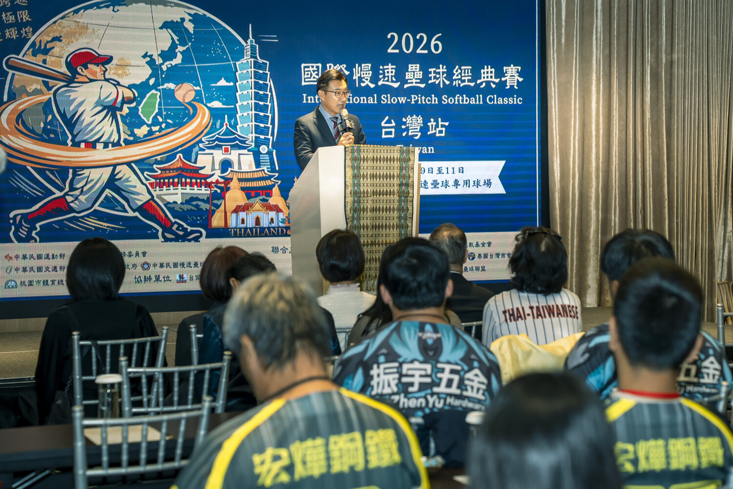 立法院江啟臣副院長蒞臨致詞。(圖/2026慢速壘球經典賽籌備委員會 提供)