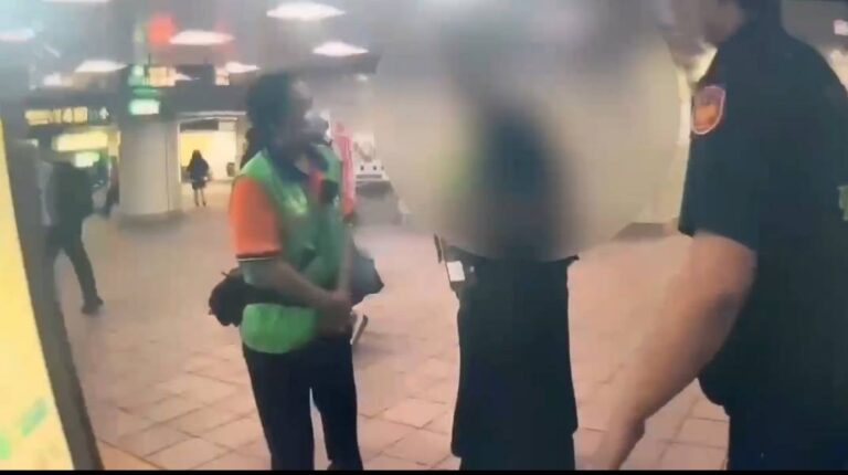 文山第二分局員警到場畫面。(圖／記者李健興 翻攝）