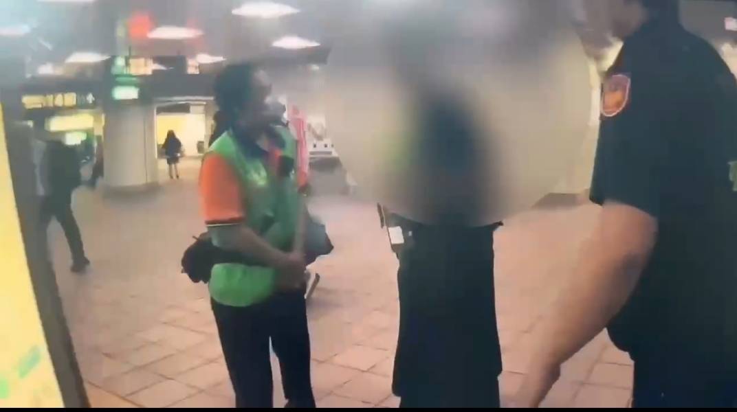 文山第二分局員警到場畫面。(圖/記者李健興 翻攝)