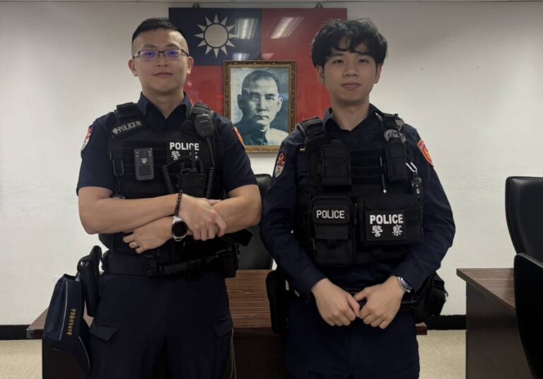 現場處理員警：警員張博揚、李家聖。(圖／記者李健興 翻攝）