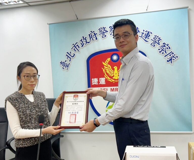 捐贈現場。(圖／記者李健興 翻攝）