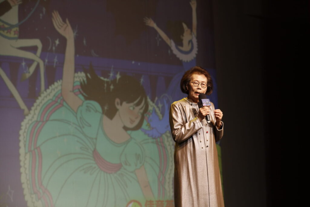 演出當天，黃玉珮博士親臨現場，與現場觀眾共同感受這場結合專業舞台技術與跨界藝術的獨特魅力。(圖／佳音英語劇團提供 )