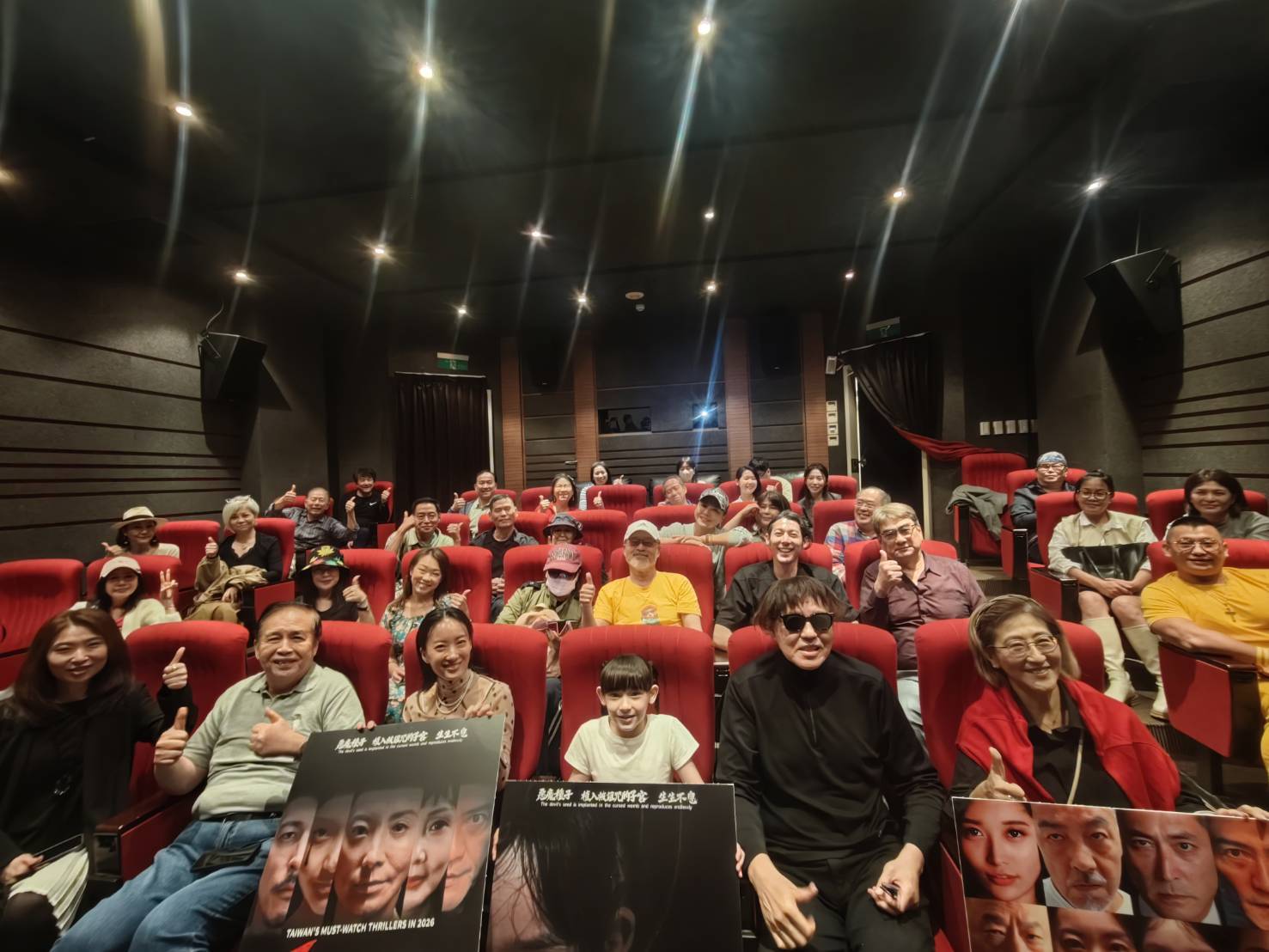 電影《腎上腺母侵》舉辦首次試片，邀請主創團隊及親友團出席。(圖/陽科國際 提供)