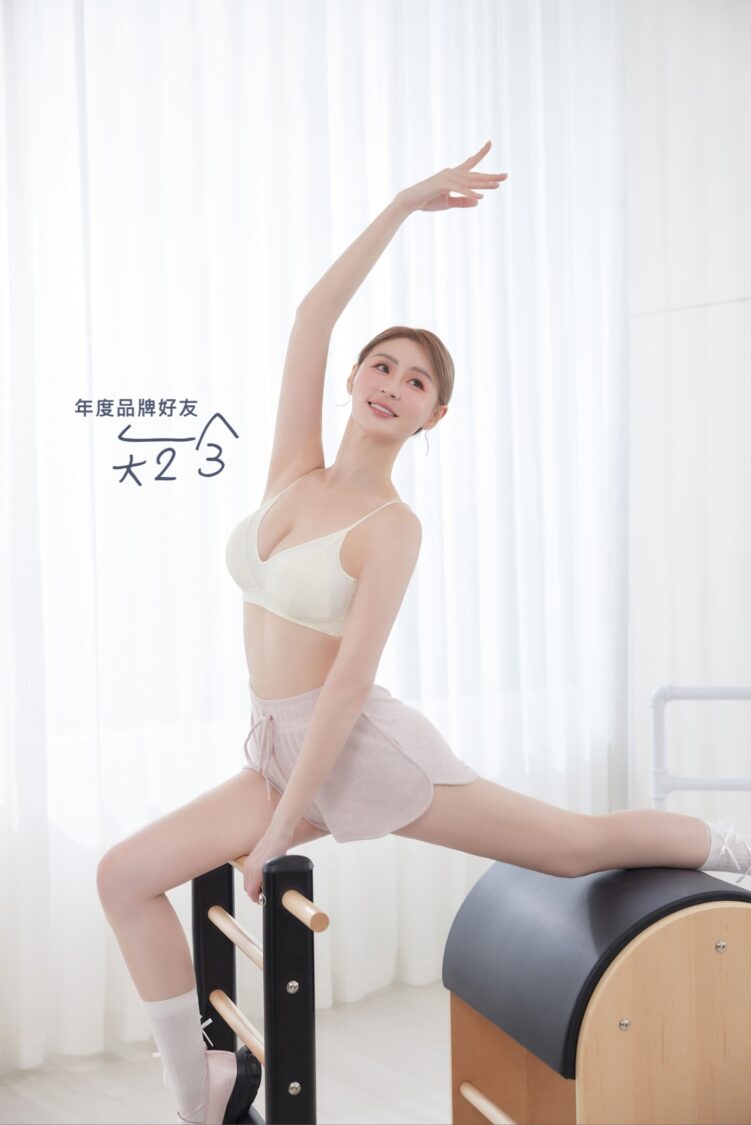 啦啦隊女神驚傳「轉行」當店長？EASY SHOP牽手短今 啟動全台巡迴寵粉儀式。(圖/EASY SHOP 提供)