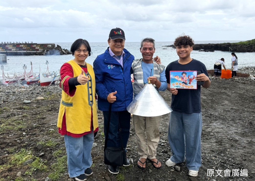 《打開冰箱來摸魚》製作團隊親赴蘭嶼，進行達悟雅美人「招魚祭」田野採訪，迎接飛魚季的到來。(圖/原文會 提供)