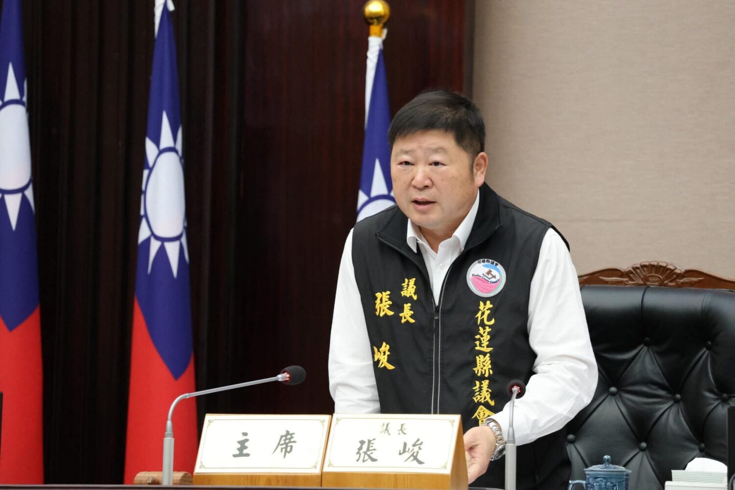 張峻強調並澄清議會並沒有卡預算。（圖／記者趙靜姸 翻攝）