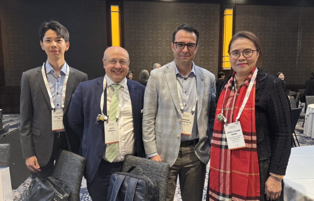 左起臺灣證券交易所專員 顏辰軒、IFASS 主席 Keith Kendall、Armand Capisciolto、會計研究發展基金會董事長王怡心。（圖／會研基金會提供）