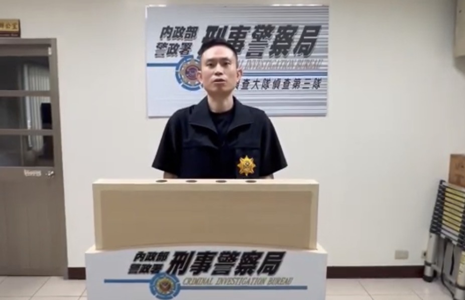 刑事局電偵三隊隊長李秉宥說明案情。（記者徐煜勝翻攝）