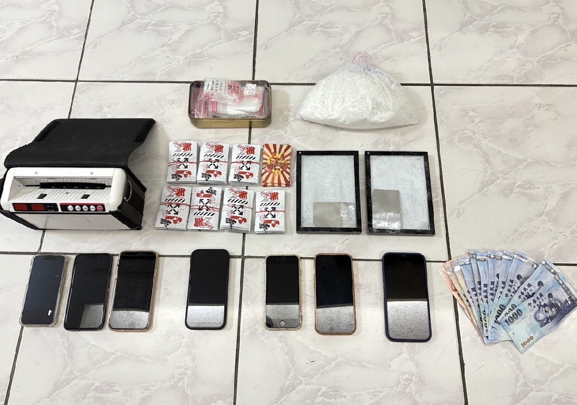 警方查扣相關證物。(記者徐煜勝翻攝)