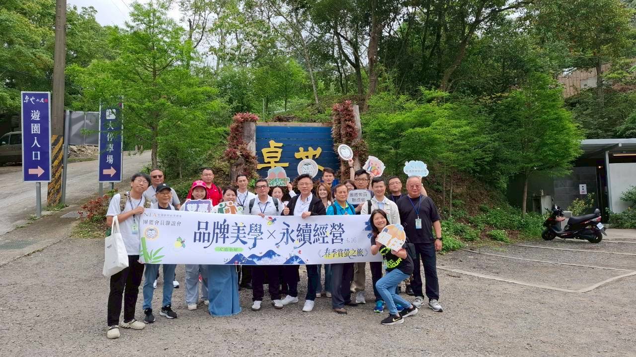 團體會員聯誼會成員於園區合影交流，深化產業互動與連結。（圖/新創總會提供）