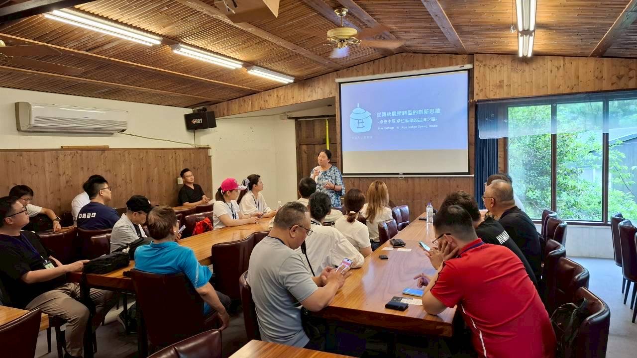 創辦人鄭美淑分享卓也小屋品牌轉型與藍染產業發展歷程。（圖/新創總會提供）