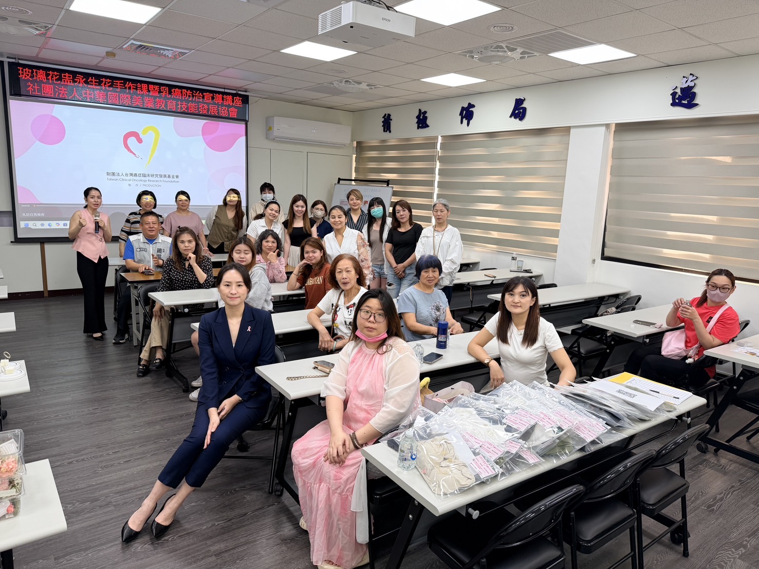 現場進行乳癌防治宣導講座，透過專業分享提升女性健康與保健意識。（圖／記者林照東攝）