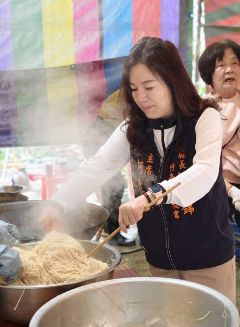 竹南鎮代會主席何秀綿指出竹南發展海岸觀光應優先提升基礎衛生設施。（圖／何秀綿粉絲專頁，記者鄭元毓翻攝）