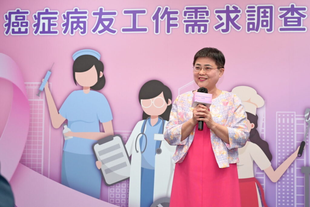 中華民國乳癌病友協會理事長黃淑芳分享病友調查結果，呼籲政府與企業共同推動癌症病友友善職場。（圖／中華民國乳癌病友協會提供）