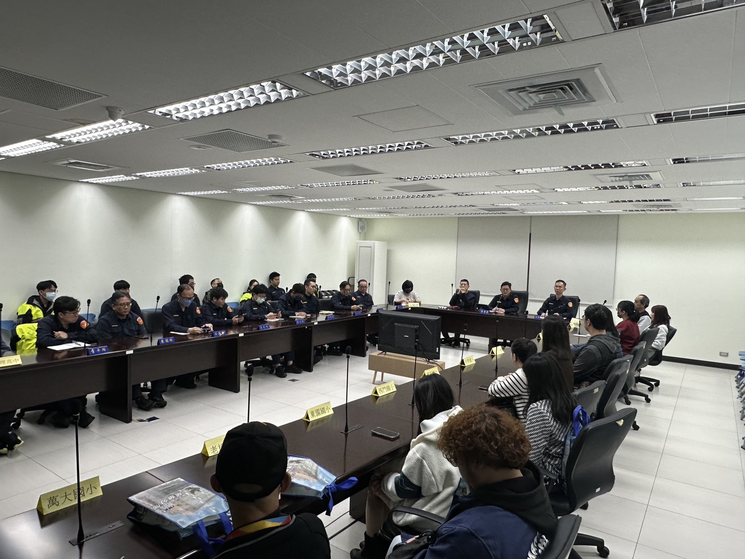 萬華分局舉辦校園安全座談會。（圖／記者 趙靜姸翻攝）